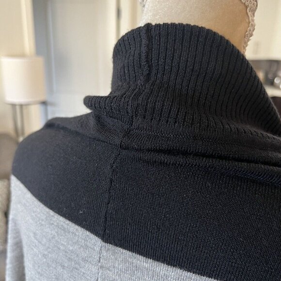 Trina Turk Striped Gray Cardigan Sweater Size M Medium Merino Wool - Picture 6 of 7